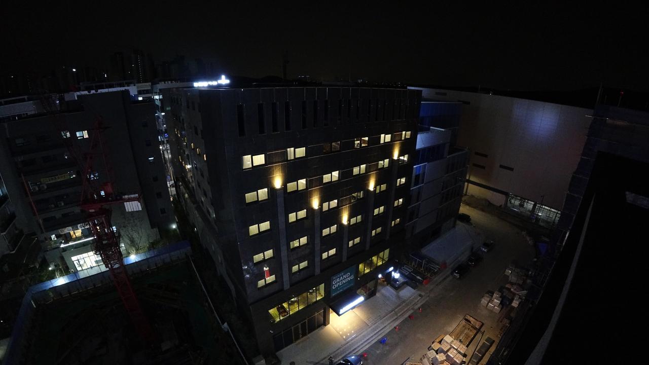 First Hotel Guri Екстер'єр фото